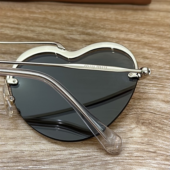 New Miu Miu MU 56U BC17 Gold Metal Oval Sunglasses Core Collection, Generic Case - Picture 5 of 11